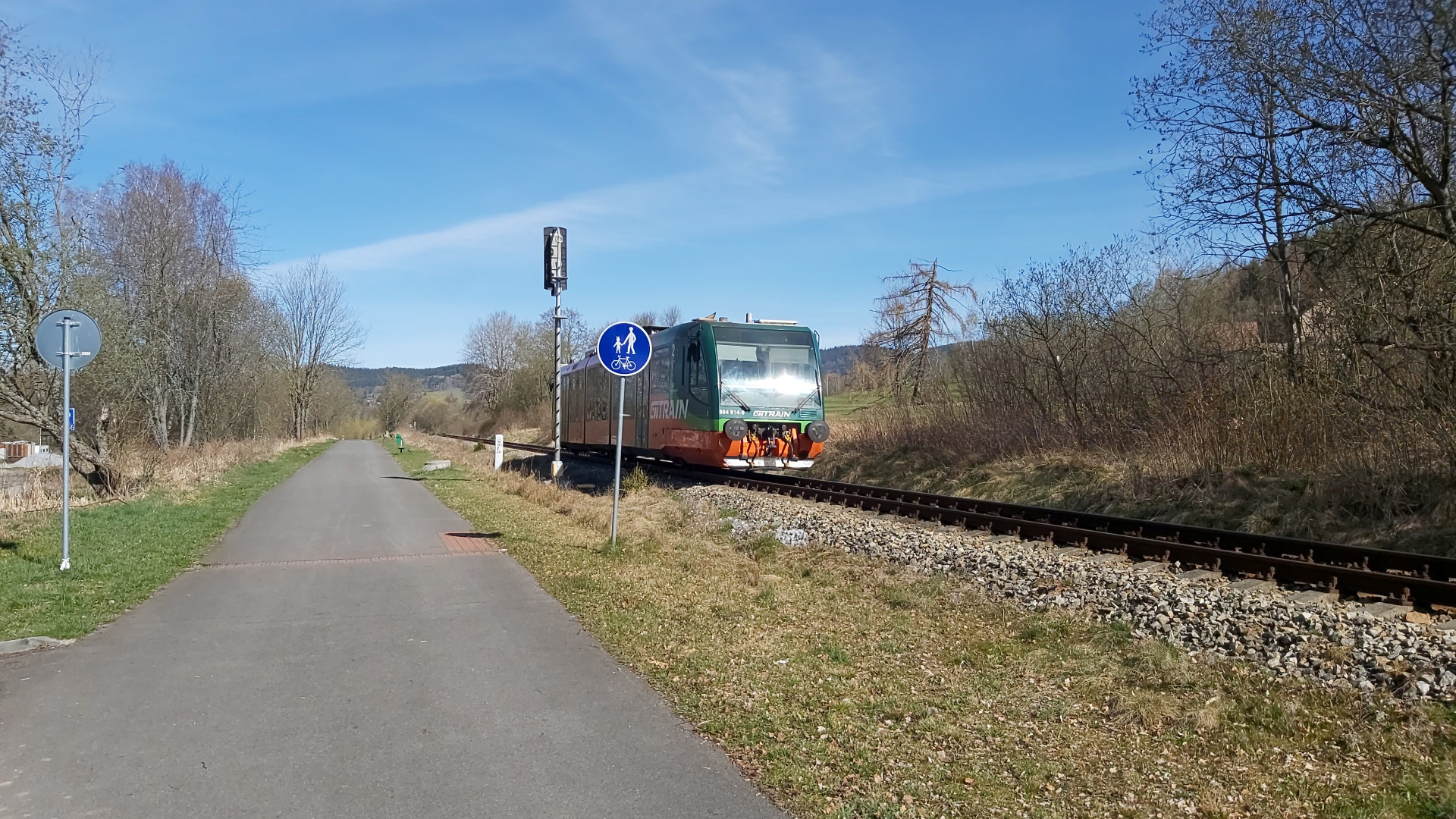 Vlaková zastávka - 200m Zajeďte si do Německa vlakem:)